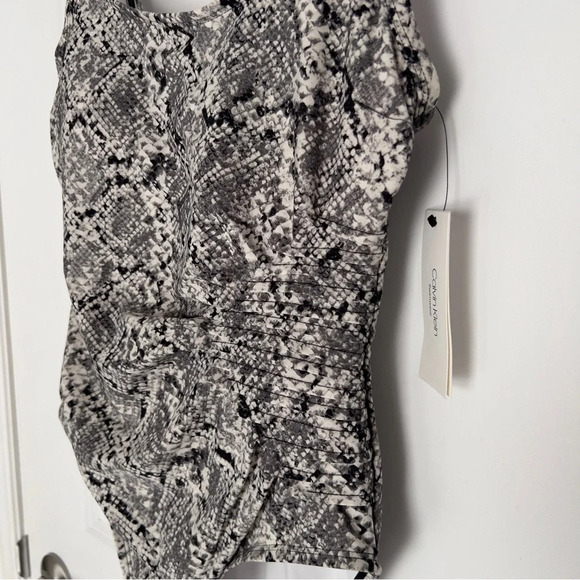 CALVIN KLEIN
Black Viper Starburst One-Piece Swimsuit size 6 - Picture 8 of 8